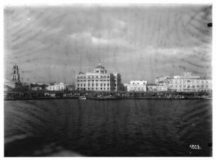 Havanna, Kuba. Stadtansicht mit Börsengebäude und Hafeneinfahrt. Blick von einem Hochseepassagierdampfer der Hapag