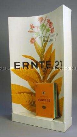 Werbeaufsteller für "Ernte 23"-Zigaretten