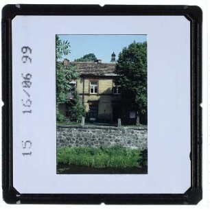 Vilnius, Užupis-Brücke : historisches Haus am Ufer der Vilnia