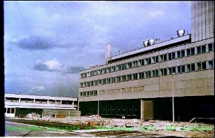 Außenansicht des Kernkraftwerks Niederaichbach (KKN), von Südwesten