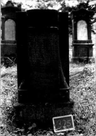 Grabstein 325 [Nir S. 199f. Nr. 18.07]
