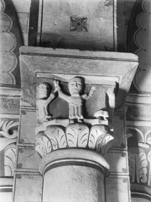 Stehende Figur