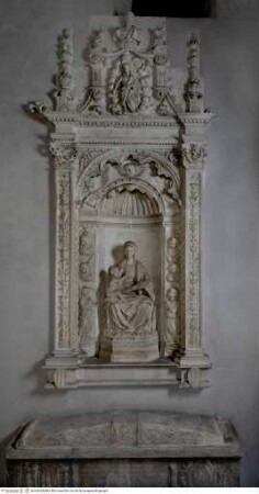 Thronende Madonna und Nische