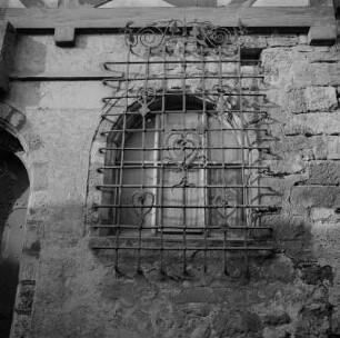 Meißen. Fenster mit Gitter