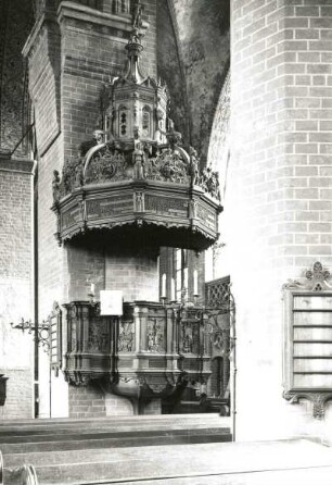 Kanzel, Pfarrkirche Parchim : Parchim. Pfarrkirche St. Georgen. Kanzel, Holz, geschnitzt, Lübeck, 1580