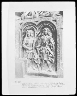 Chorgestühl — Pultwange mit dem Relief des Grafen Siegfried von Tübingen und seines Sohnes Walter