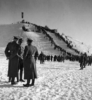 Beim Ski-Springen