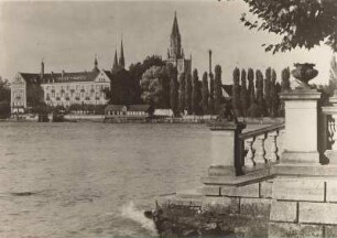 Blick nach Konstanz am Bodensee, vorn Inselhotel : Blick nach Konstanz am Bodensee, vorn Inselhotel