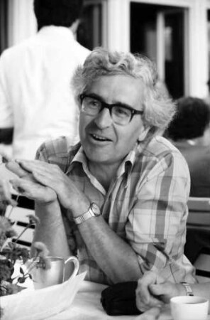 26. Tagung 1976 Physiker; Gruppen beim Bayrischen Frühstück: Antony Hewish
