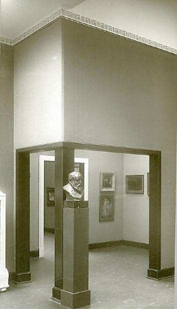 Billing, Hermann; Mannheim (Baden-Württemberg); Kunsthalle - Innenansicht mit Porträtbüste