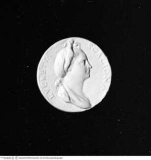 Medaille der Lucrezia Scagliona, Avers: Brustporträt mit hochgesteckten Haaren nach rechts