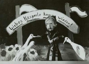 Großmutter wartet mit Sehnsucht auf ihren Kasperle : Handpuppenspiel des 'Dresdner Kasperle' Oswald Hempel