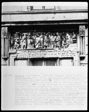 Relief mit Darstellung der "Beschützer der Kunst"