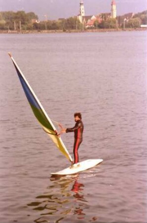 Bad Schachen: Segelsurfer auf dem See