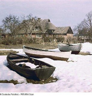 Boote am Strand von Darß oder Fischland oder Ahrenshoop oder Hiddensee