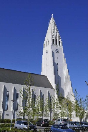 Reykjavik - Hallgrimskirkja : Der 73 Meter hohe Turm der Hallgrimskirkja ist die Stadtdominante von Reykjavik, aufgenommen am 29. Mai 2012