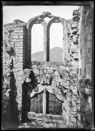 Oybin. Berg Oybin. Ruine vor der Kirche