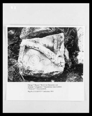Relief mit Bukranion und Girlande