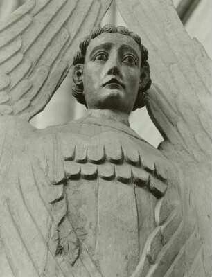 Seraphim einer Kreuzigungsgruppe