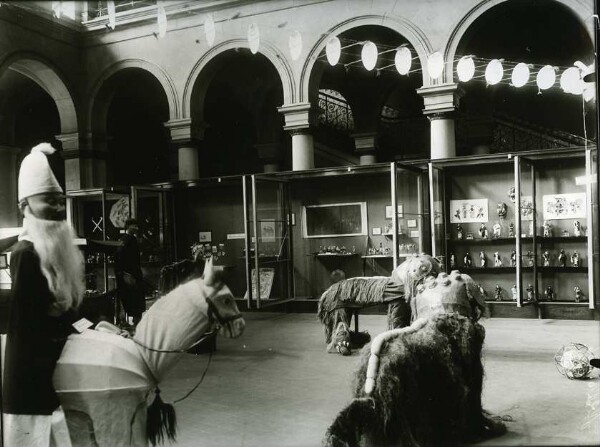 East Asia exhibition in Königgrätzerstraße (display collection)