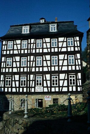 Alte Schule, denkmalgeschütztes Fachwerkgebäude, 4 Stockwerke und Mansarddach