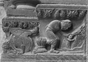 Sockelrelief: Monatsdarstellung, August