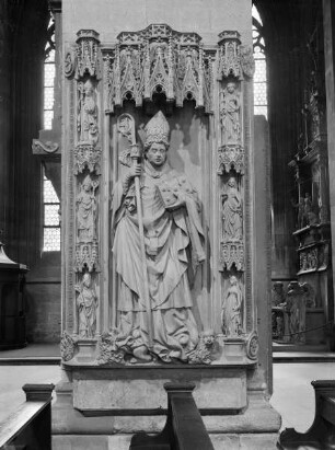 Grabmal des Johann II. von Nassau (gest. 1419), Erzbischof und Kurfürst von Mainz, Seitenfiguren links: die heiligen Martin, Bonifatius und ein Bischof, rechts: die heiligen Barbara, Dorothea und Katharina
