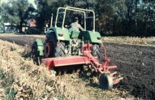 Kombination Beetpflug-Mulchgerät im direkten Seitenabau an den Pflug