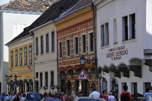Budapest - Häuser auf dem Burgberg : Historische Häuser stehen auf dem Burgberg. Aufgenommen in Budapest am 13. Juni 2011