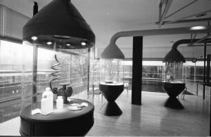 Brüssel: Pavillon Deutschland, Vitrine, Kunststoffe