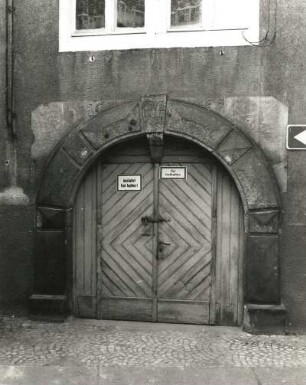 Meißen-Altstadt, Webergasse 10. Brauhaus (Wohnhaus) (bezeichnet 1569 und 1913). Toreinfahrt