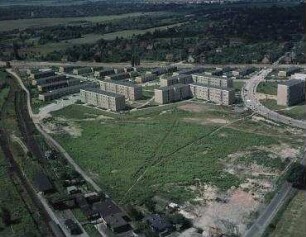 Luftaufnahme, Blick von Nord-Osten auf Wohnbebauung am Ahlener Weg. Berlin-Lichterfelde, Ahlener Weg
