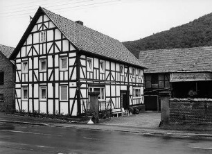 Wehretal, Hauptstraße 54