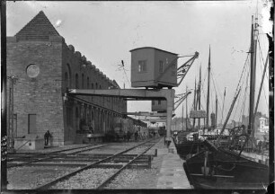 Karlsruhe Rheinhafen Ansicht linke Werfthalle
