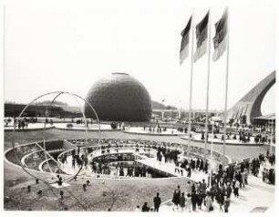 Deutscher Pavillon auf der Weltausstellung, Osaka: Blick über das Gelände