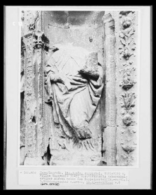 Portal, Nischengeschoss, linke Seite: Apostelfigur
