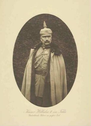 Kaiser Wilhelm II., König von Preußen in Uniform mit Orden und Mantel, Pickelhaube,
