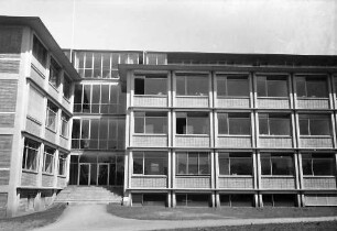 Freiburg: Außenansicht des Pharmazeutischen Instituts, Ausschnitte