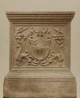 Holzpilaster im Istituto di Belle Arti, Siena
