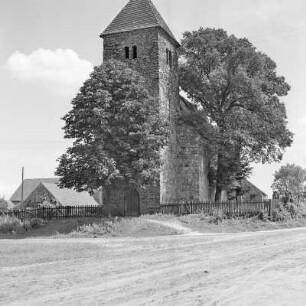Die Dorfkirche in Gahlen bei Vetschau. : Wjesna cyrkej w Gołynje pola Wětošowa.