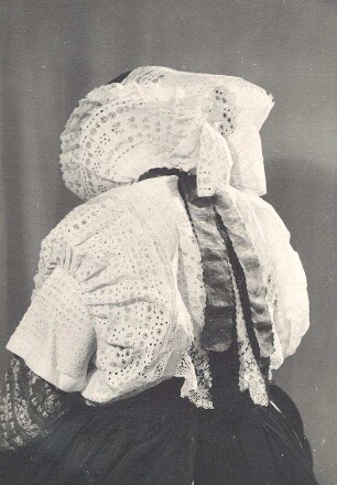 Beichtbraut aus Hoyerswerda : Kleidung - Hoyerswerdaer Tracht. Ort: Wojerecy / Hoyerswerda. Beichtbraut.