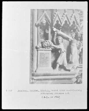 Sockel Relief