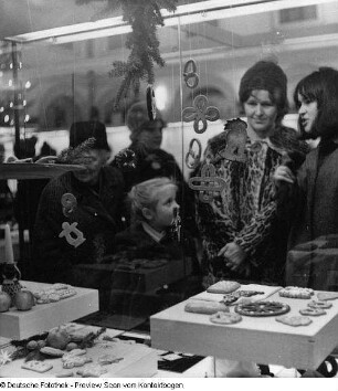 Weihnachten - Verschiedenes: Rathaus - Weihnachtsmesse, Striezelmarkt, Baumverkauf, Weihnachtsfeier, Altmarkt 21, Landhaus, Jugendklub WBA 361 Weihnachtsfeier