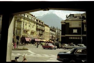 Meran: Freiheitsstraße mit Theaterplatz
