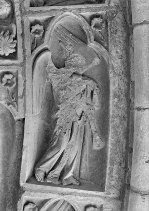 Südliches Westportal — Rechte Archivolte — Posaunenengel