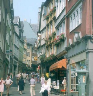 Wetzlar. Fußgängerzone den Domberg hinauf in der Altstadt