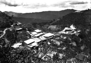 Blick zum Traveller Bungalow (Deutsche Indien-Expedition 1926/1929 - 3. Myanmar)