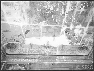Berlin, Schloss Charlottenburg, Zweite Wohnung der Königin Sophie Charlotte, Schlafzimmer, R.: 111, Decke, während der Restaurierung im Juli 1960.