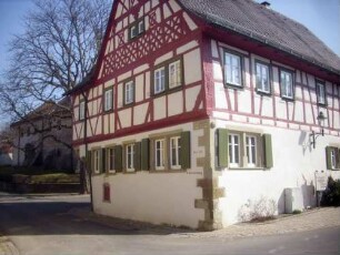 Fachwerkhaus im Südwesten der Kirchenburg von Nordwesten
