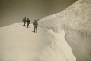 Österreich. Hohe Tauern. Glocknergruppe. Bergsteiger an der Wielingerscharte am Großen Wiesbachhorn